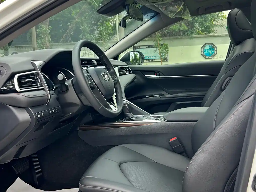 Toyota Camry 2019 — фото 11