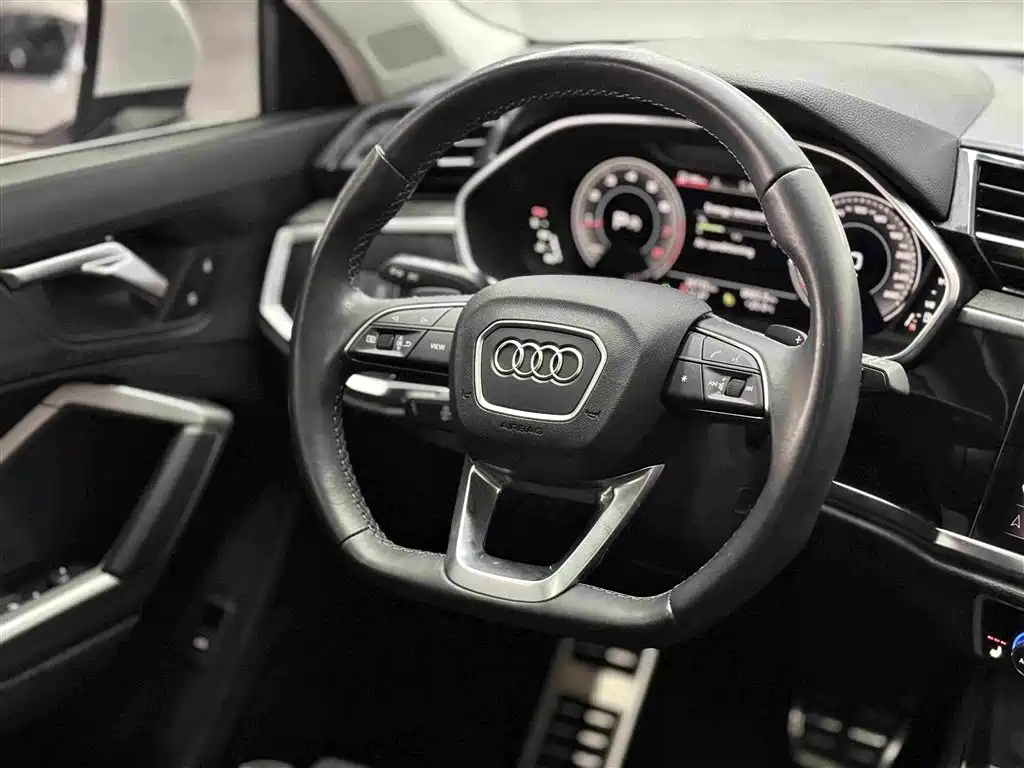 Audi Q3 2022 — фото 14