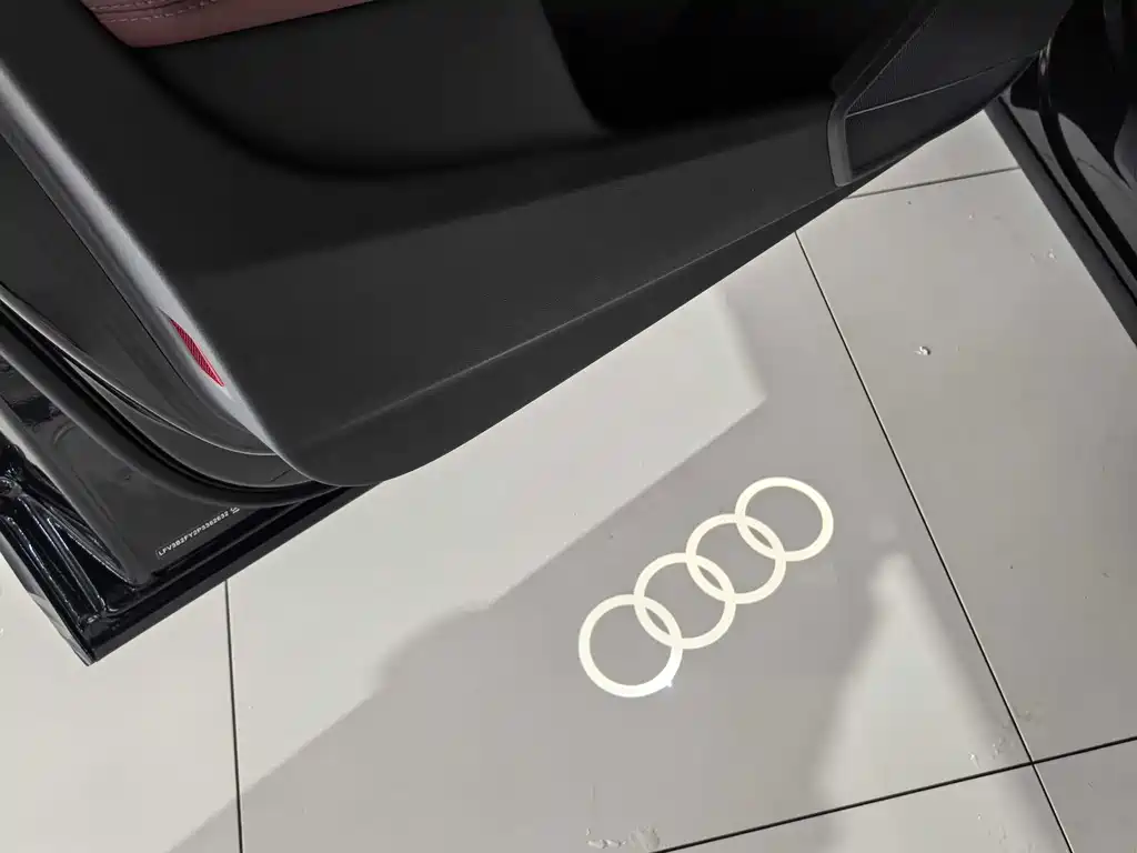 Audi Q5L 2023 — фото 14