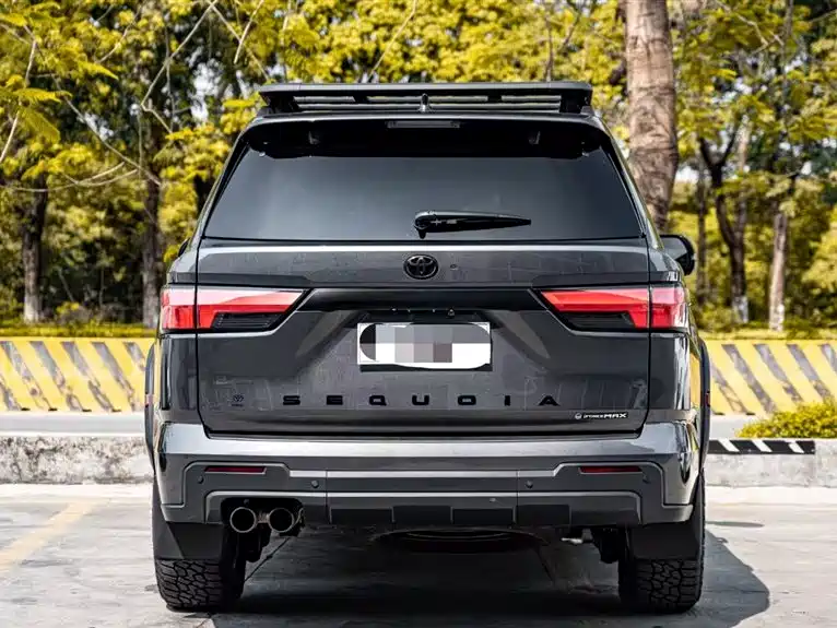 Toyota Sequoia — фото 5