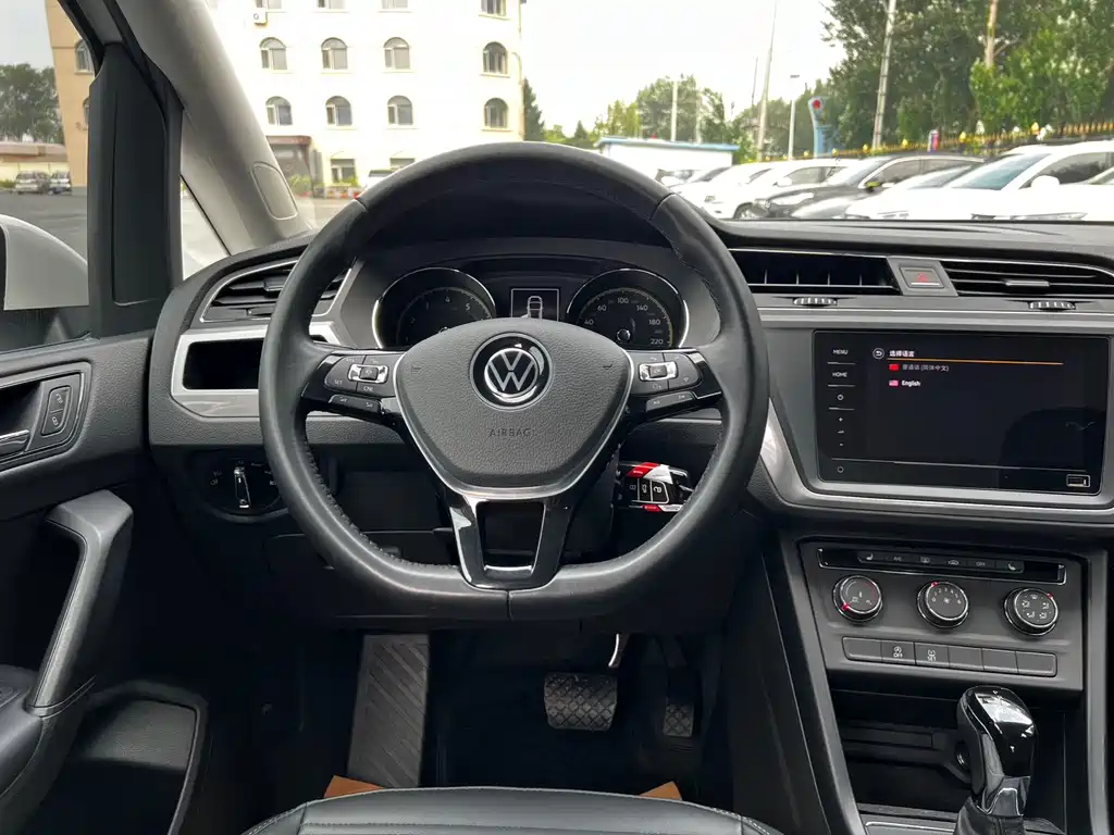 Volkswagen Touran 2021 — фото 10