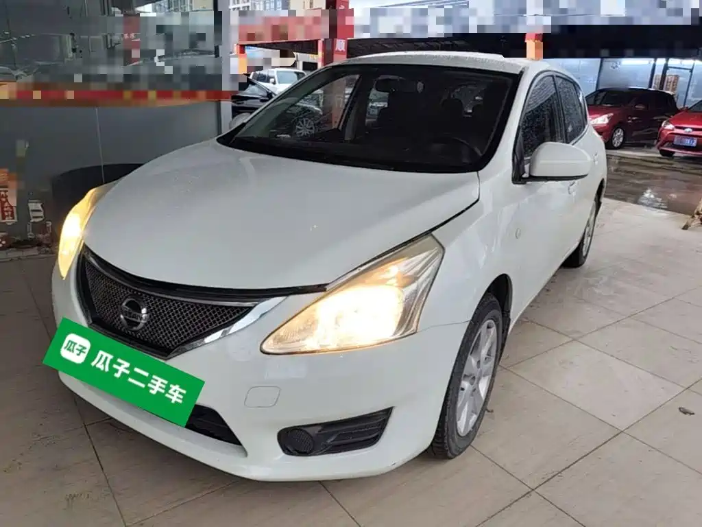 Nissan Tiida 2015