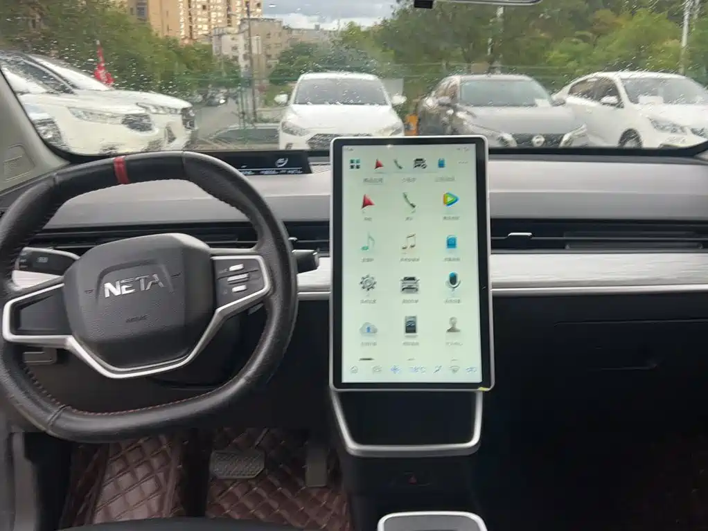Neta V 2022