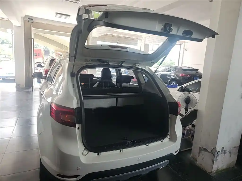 Landwind X5 2015 — фото 19