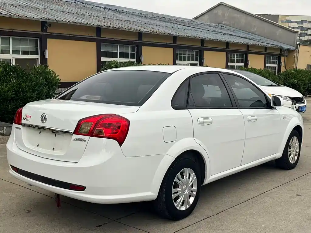 Buick Excelle 2015 — фото 11