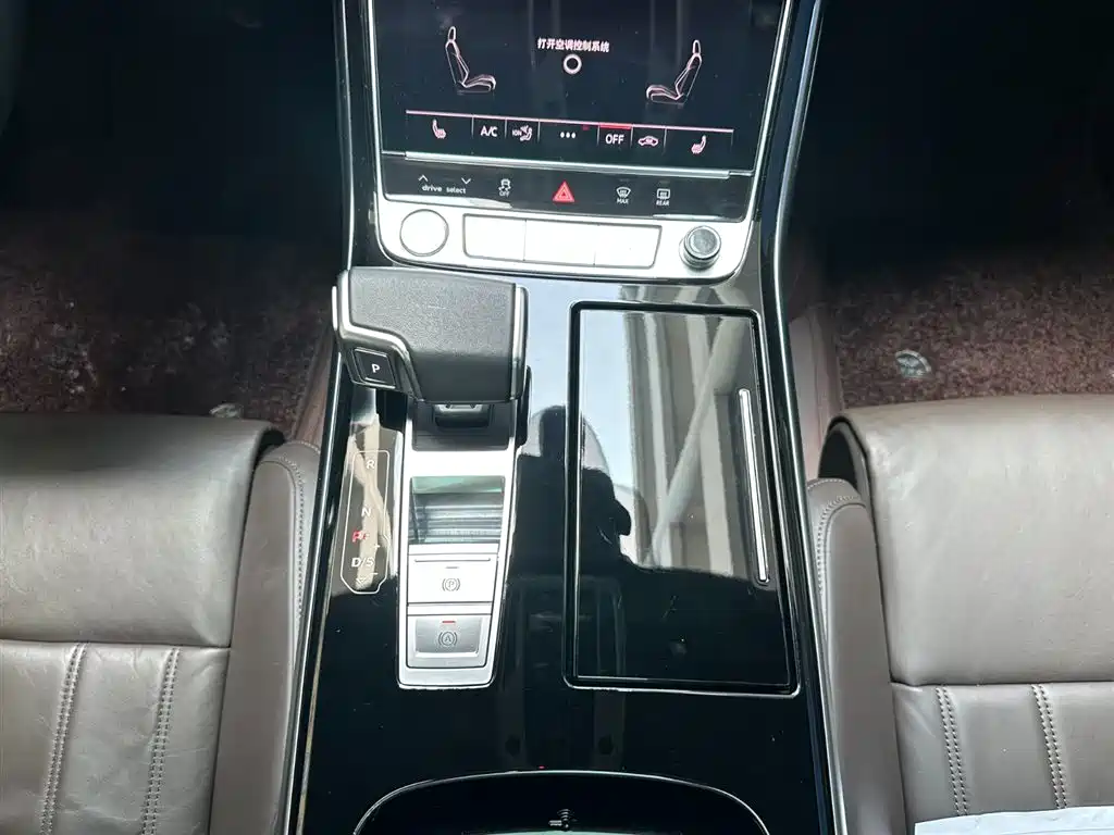 Audi A8 2020 — фото 15