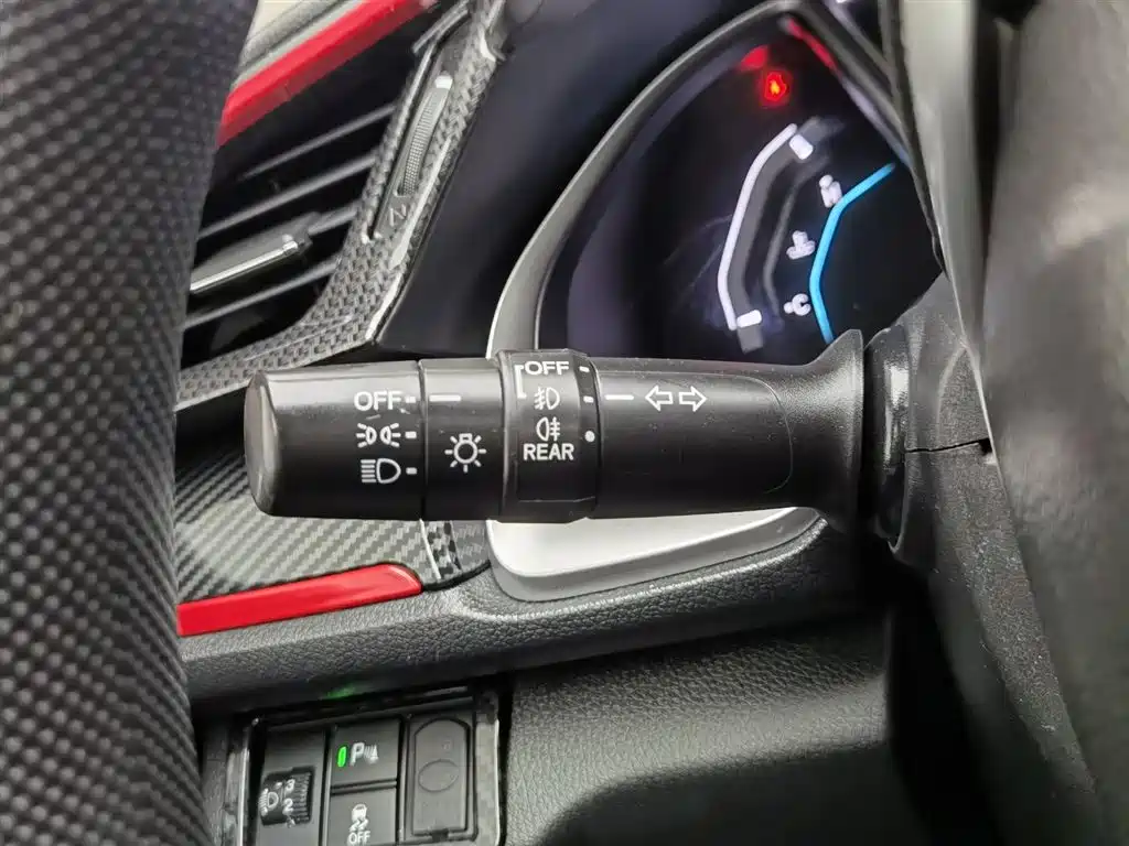 Honda Civic 2018 — фото 21