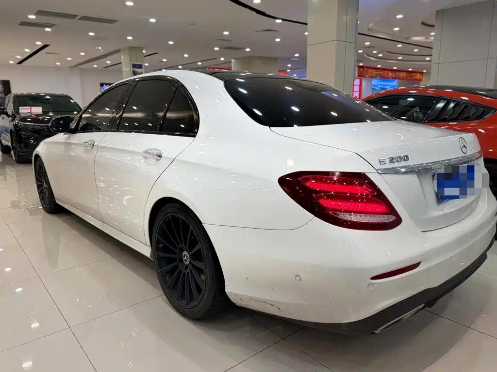 Mercedes-Benz E-Class 2018 — фото 14