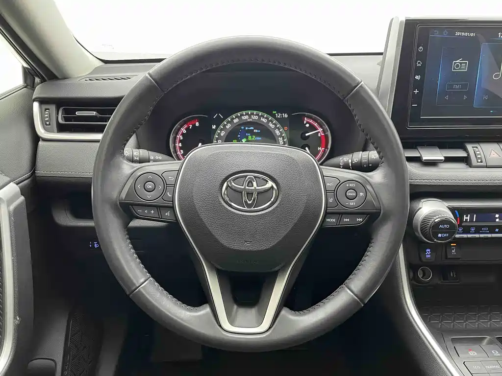 Toyota RAV4 2021 — фото 10