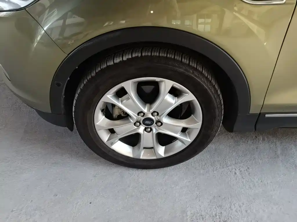 Ford Kuga 2015 — фото 23
