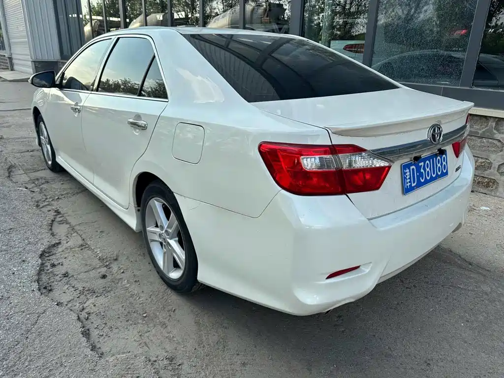 Toyota Camry 2014 — фото 6