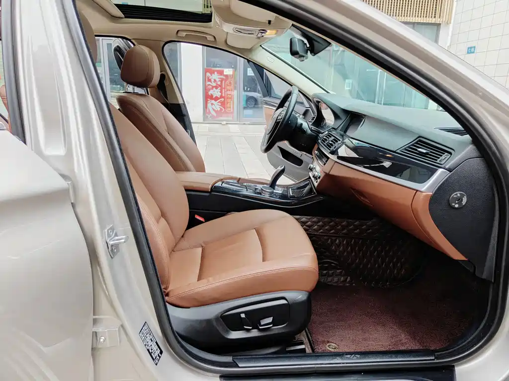 BMW 5 Series 2015 — фото 11