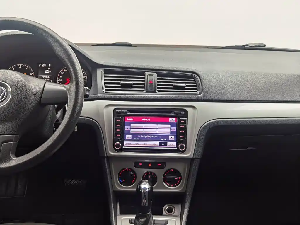 Volkswagen Lavida 2015 — фото 12