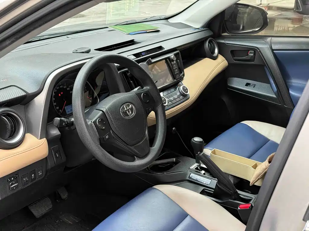Toyota RAV4 2018 — фото 2