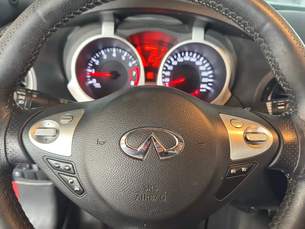 Infiniti ESQ 2019 — фото 13