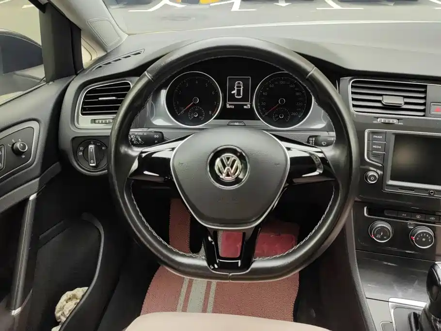 Volkswagen Golf 2017 — фото 15