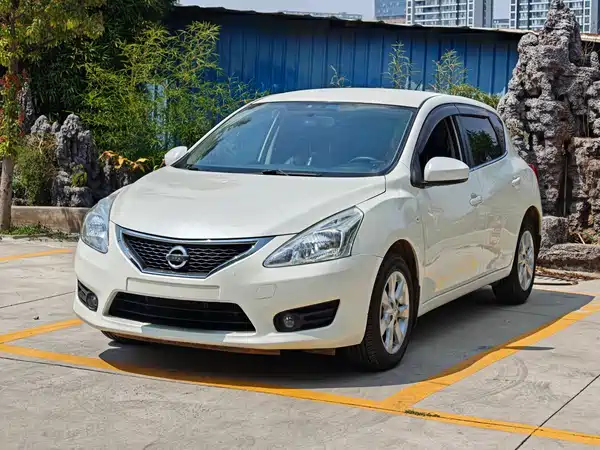 Nissan Tiida 2015