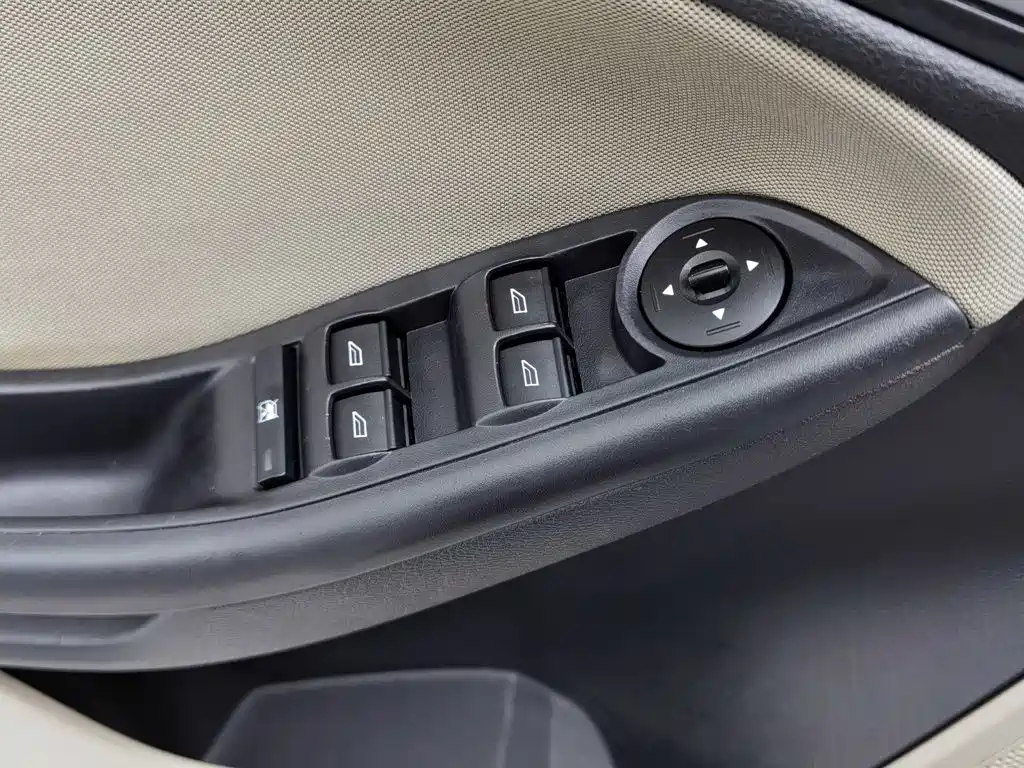 Ford Focus 2016 — фото 9