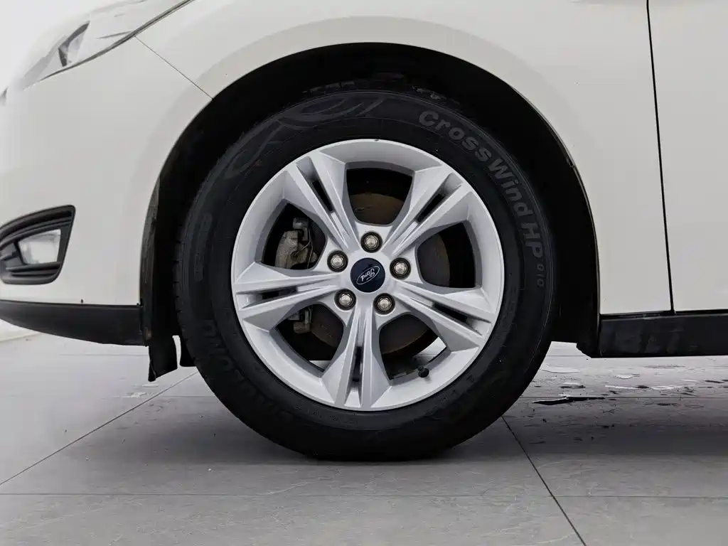 Ford Focus 2016 — фото 17