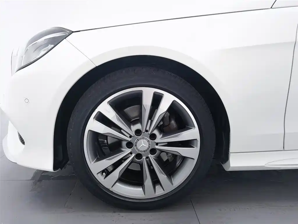 Mercedes-Benz E-Class 2015 — фото 17