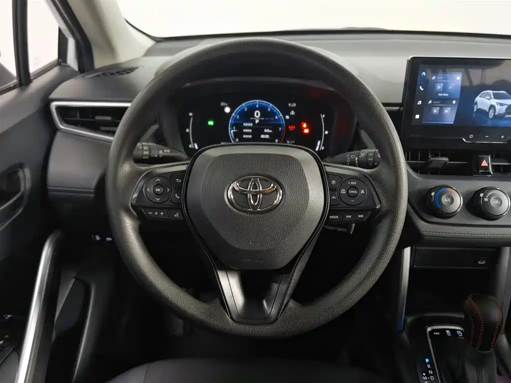 Toyota Corolla Cross 2024 — фото 11