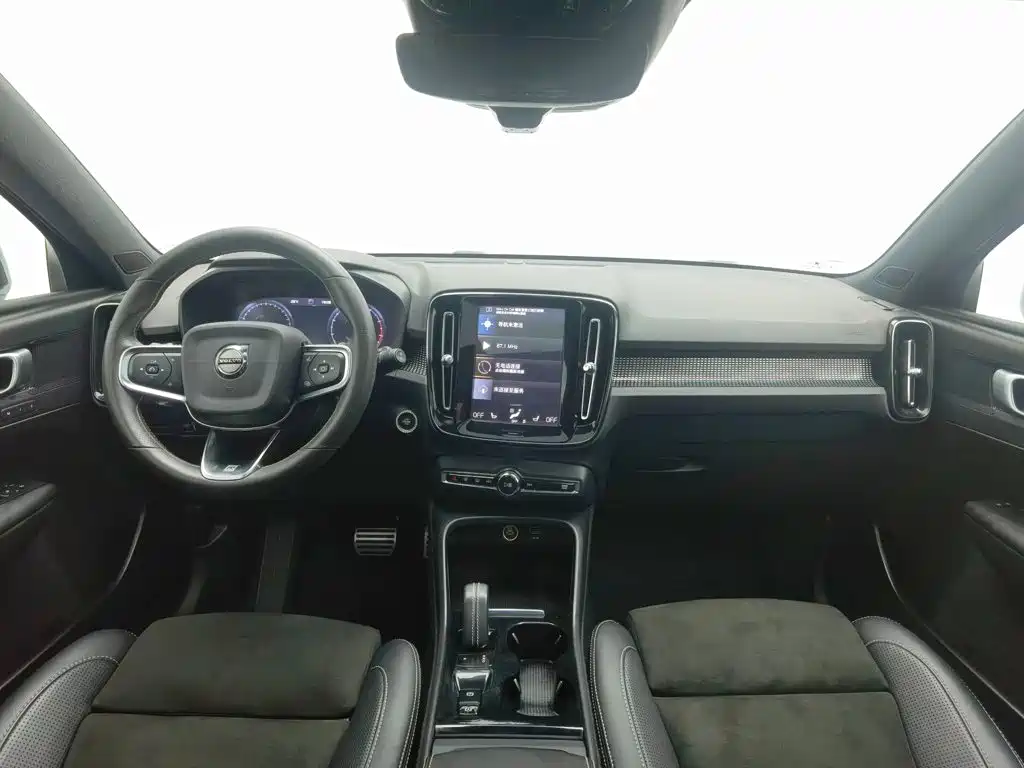 Volvo XC40 2020 — фото 23