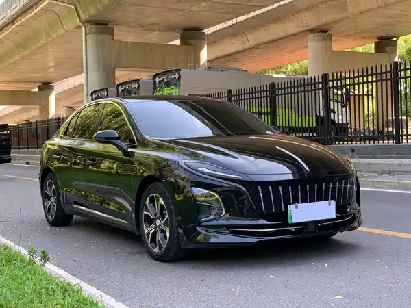 Hongqi E-QM5 2023
