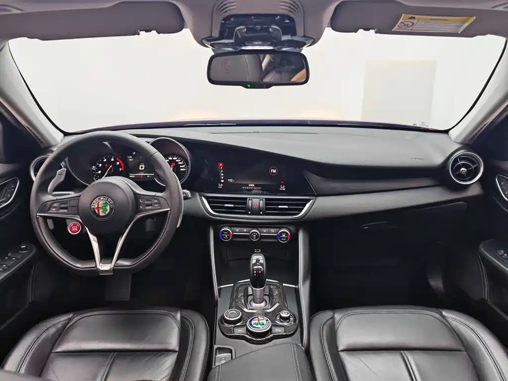 Alfa Romeo Giulia 2019 — фото 15