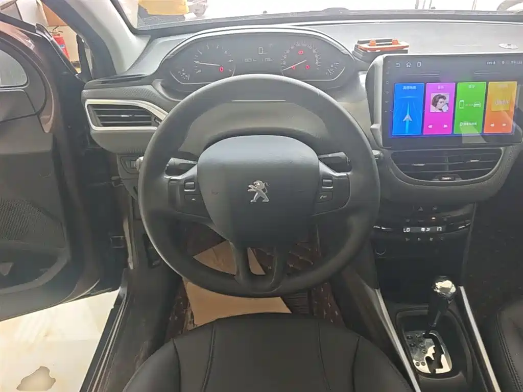 Peugeot 2008 2014 — фото 11