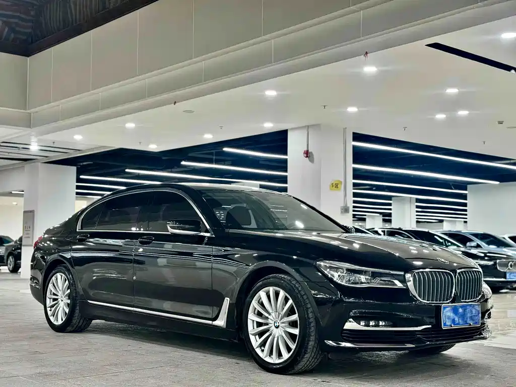 BMW 7 Series 2017 — фото 3