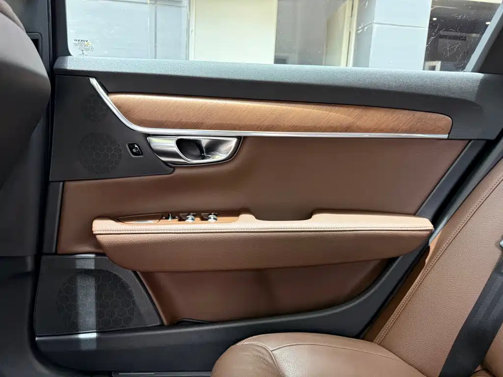 Volvo S90 2018 — фото 33
