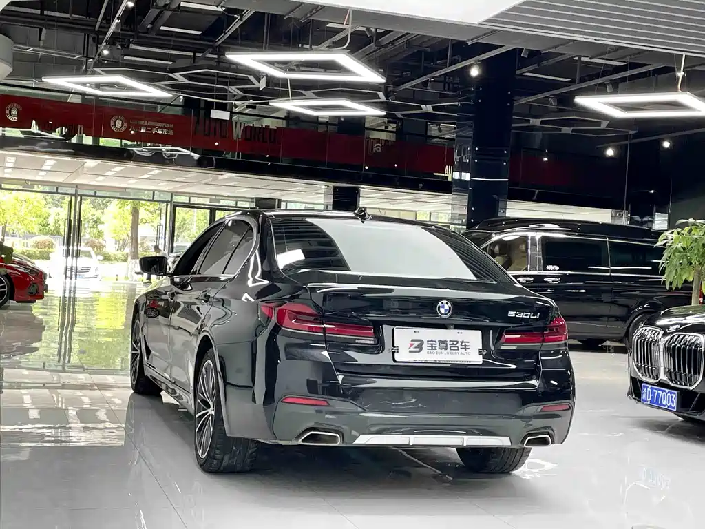 BMW 5 Series 2022 — фото 12