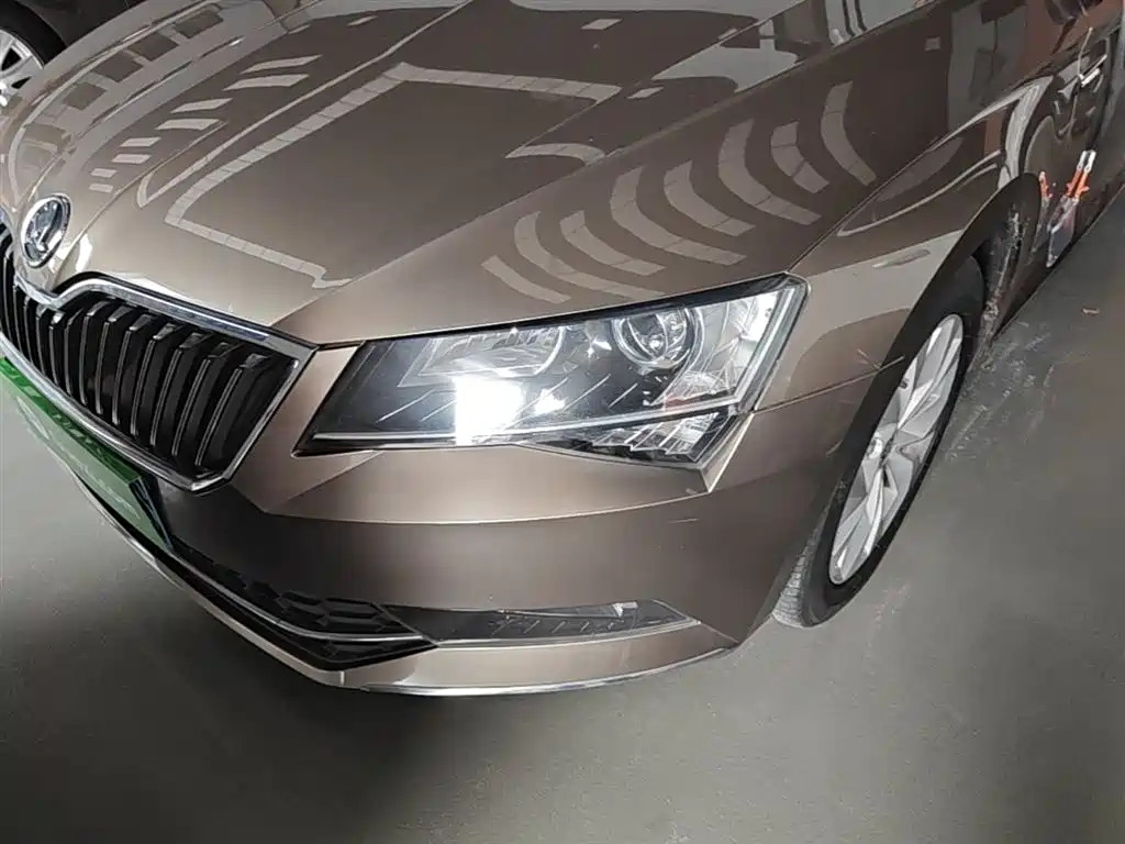 Skoda Superb 2019 — фото 24