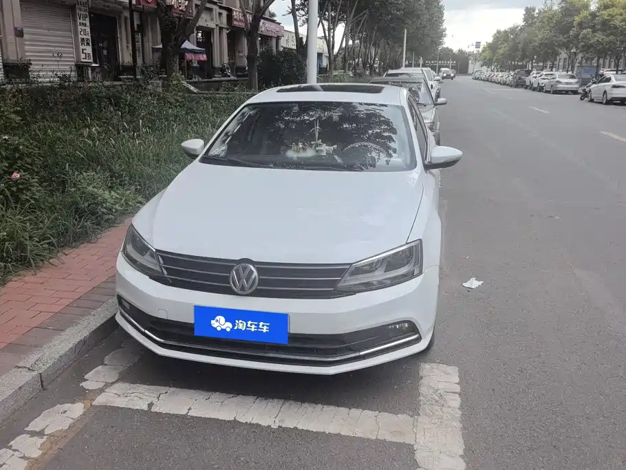 Volkswagen Sagitar 2015