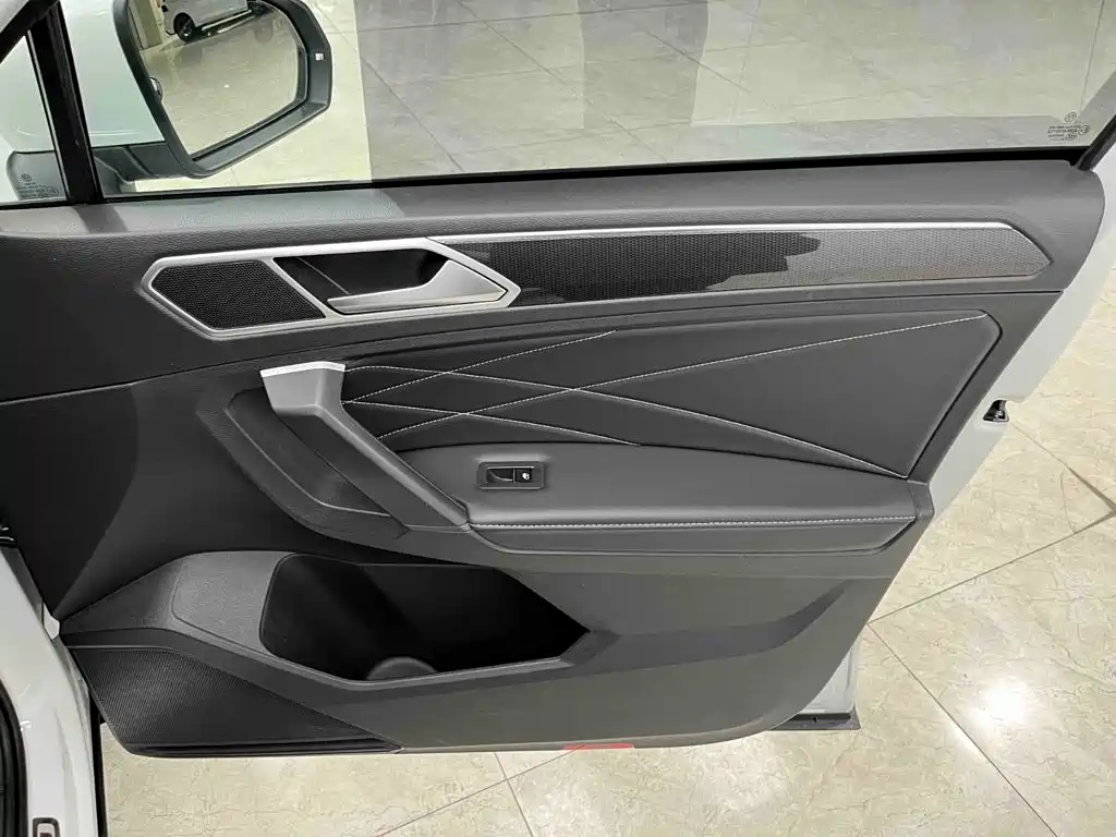 Volkswagen Tiguan L 2022 — фото 12