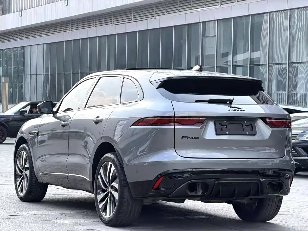 Jaguar F-PACE 2023 — фото 10
