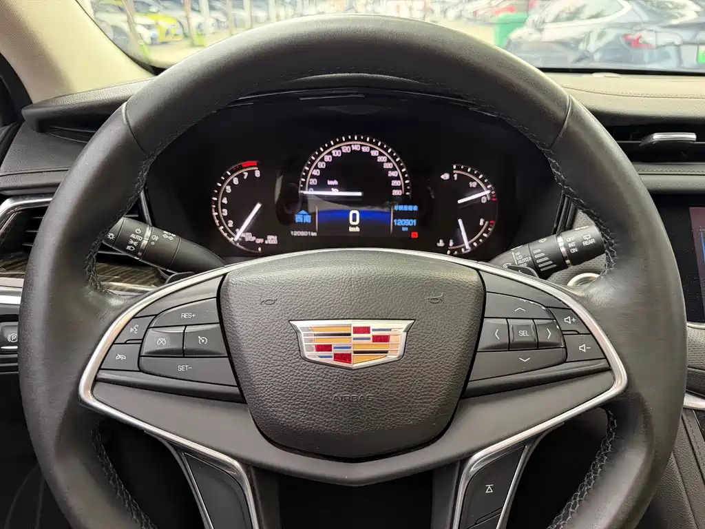 Cadillac XT5 2016 — фото 9