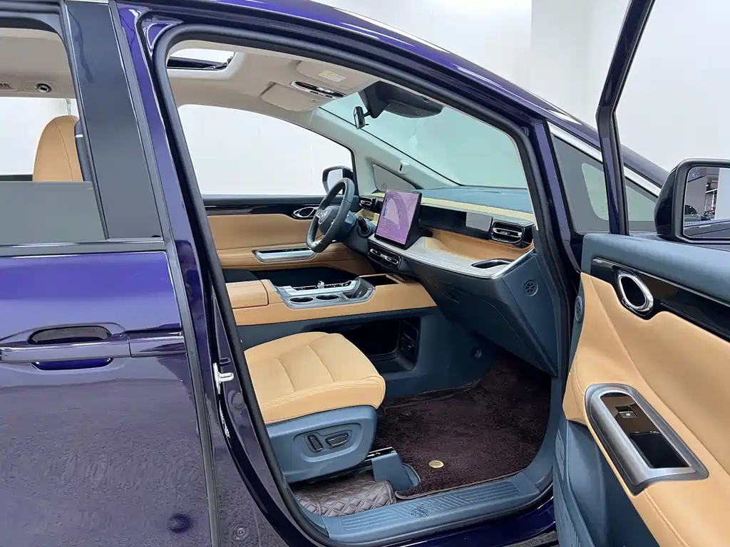 GAC Motor E8 PHEV 2023 — фото 32