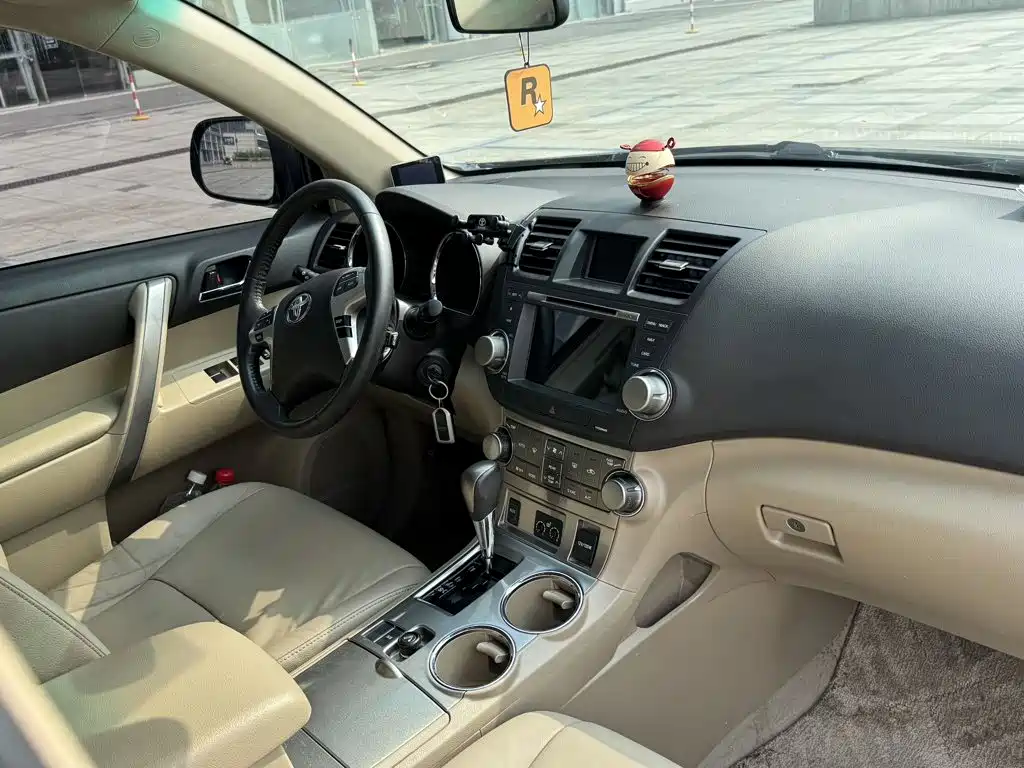 Toyota Highlander 2014 — фото 10