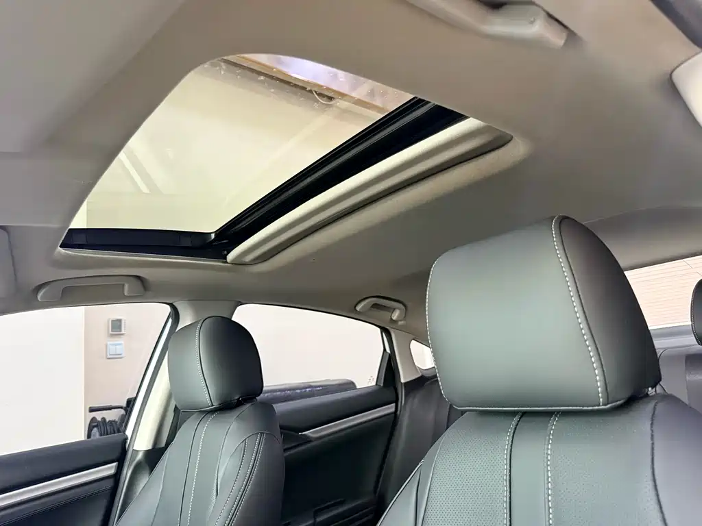 Honda Civic 2019 — фото 12