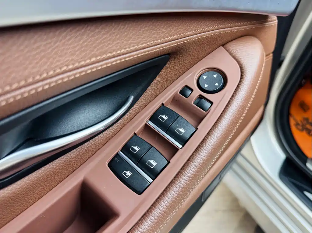 BMW 5 Series 2017 — фото 19