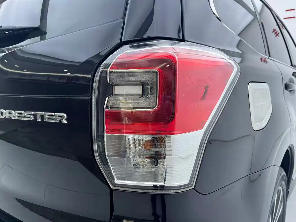 Subaru Forester 2018 — фото 10
