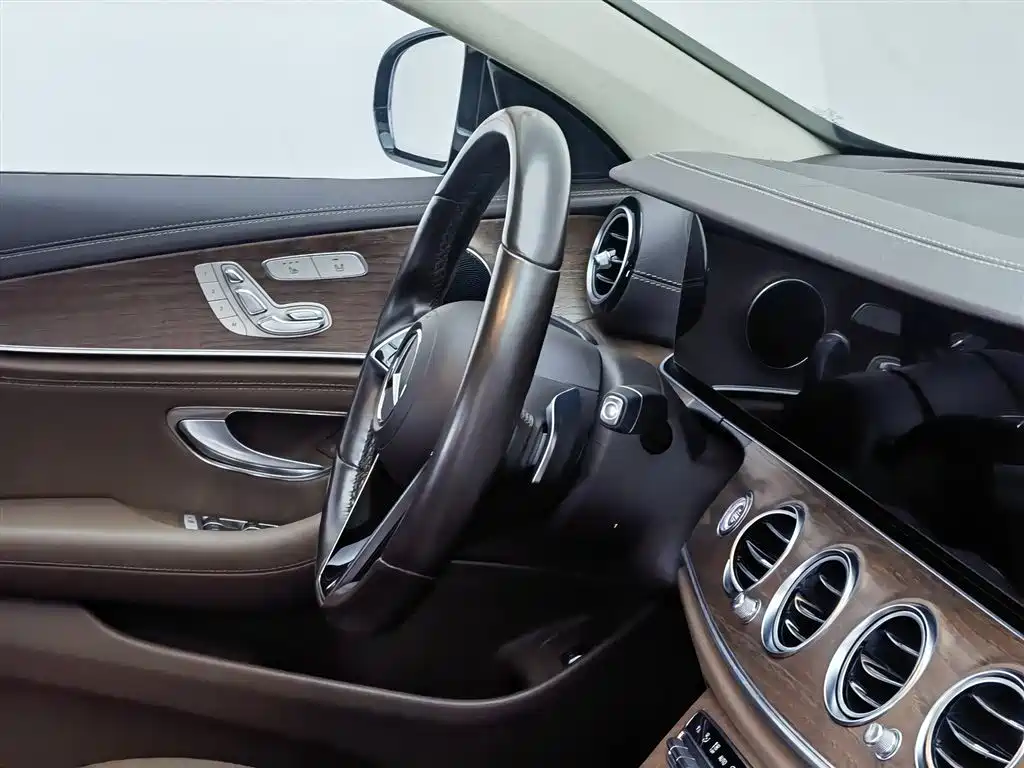 Mercedes-Benz E-Class 2023 — фото 22