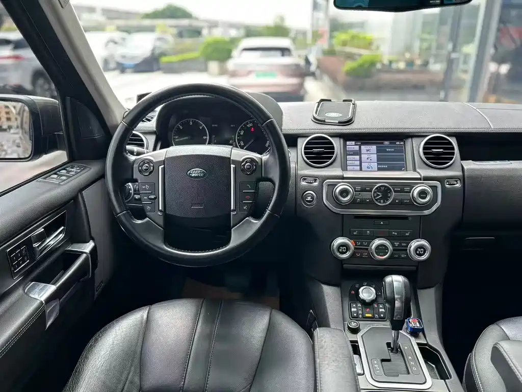 Land Rover Discovery 2012 — фото 14