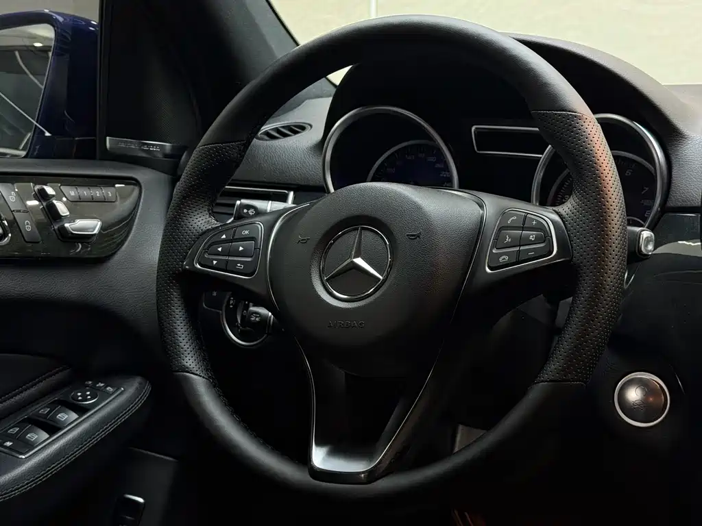 Mercedes-Benz GLE 2018 — фото 16