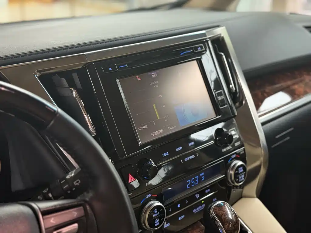 Toyota Alphard 2019 — фото 8