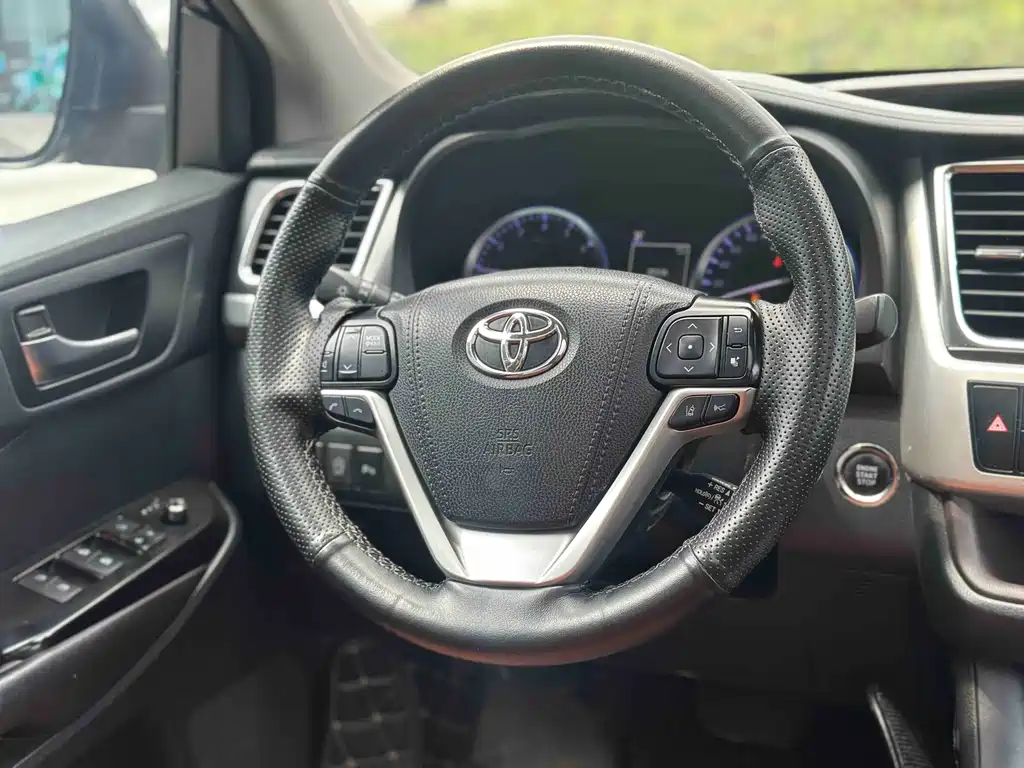Toyota Highlander 2018 — фото 12