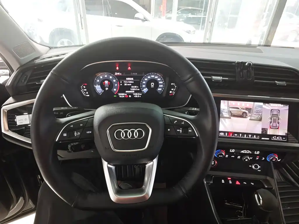 Audi Q3 2021 — фото 12