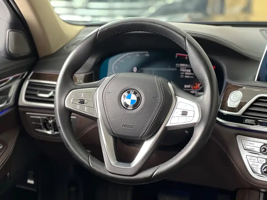 BMW 7 Series 2019 — фото 9