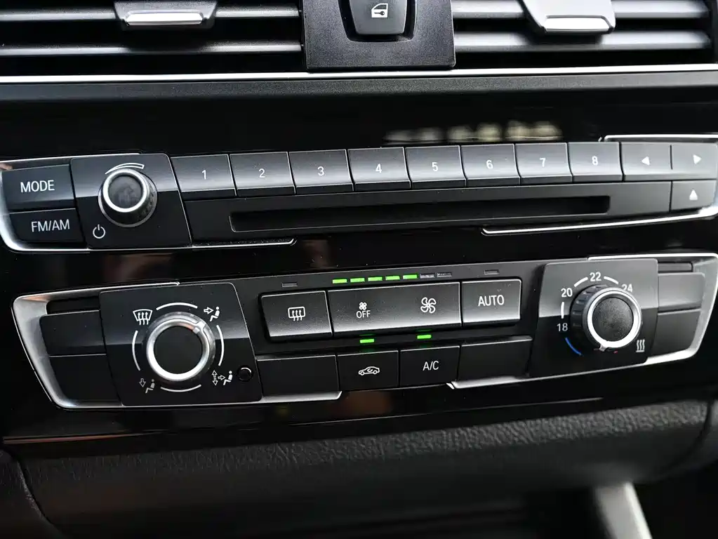 BMW 1 Series 2016 — фото 10
